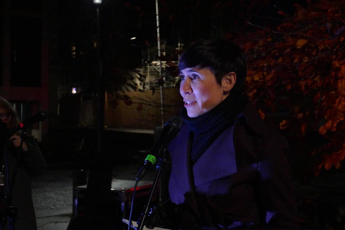 Utenriksminister Ine Marie Eriksen Søreide holder appell etter å ha tatt imot oppropet under fakkeltoget i Oslo i 2017. I år starter hun fakkeltog-dagen med en konferanse om trosfrihet.