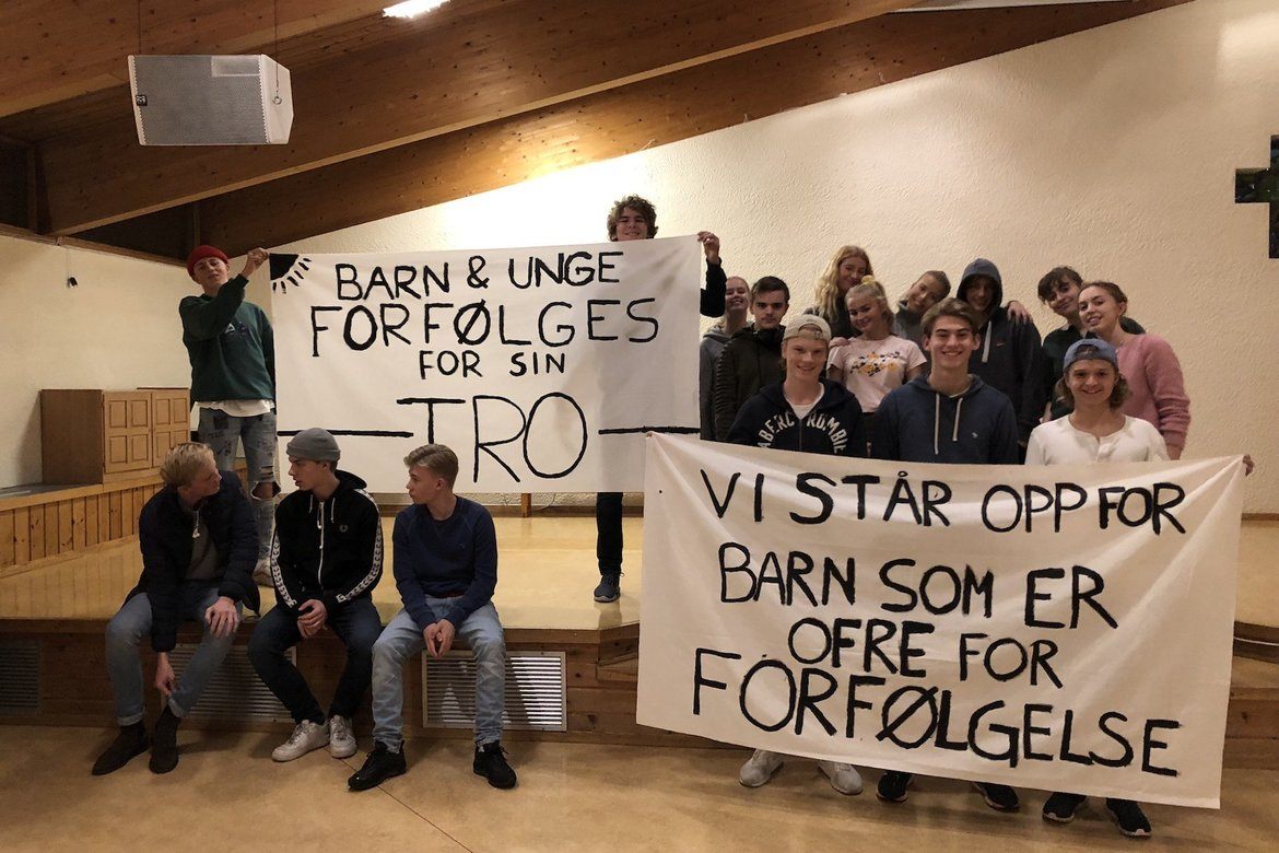 Klare for fakkeltog med protest mot overgrep mot barns trosfrihet.