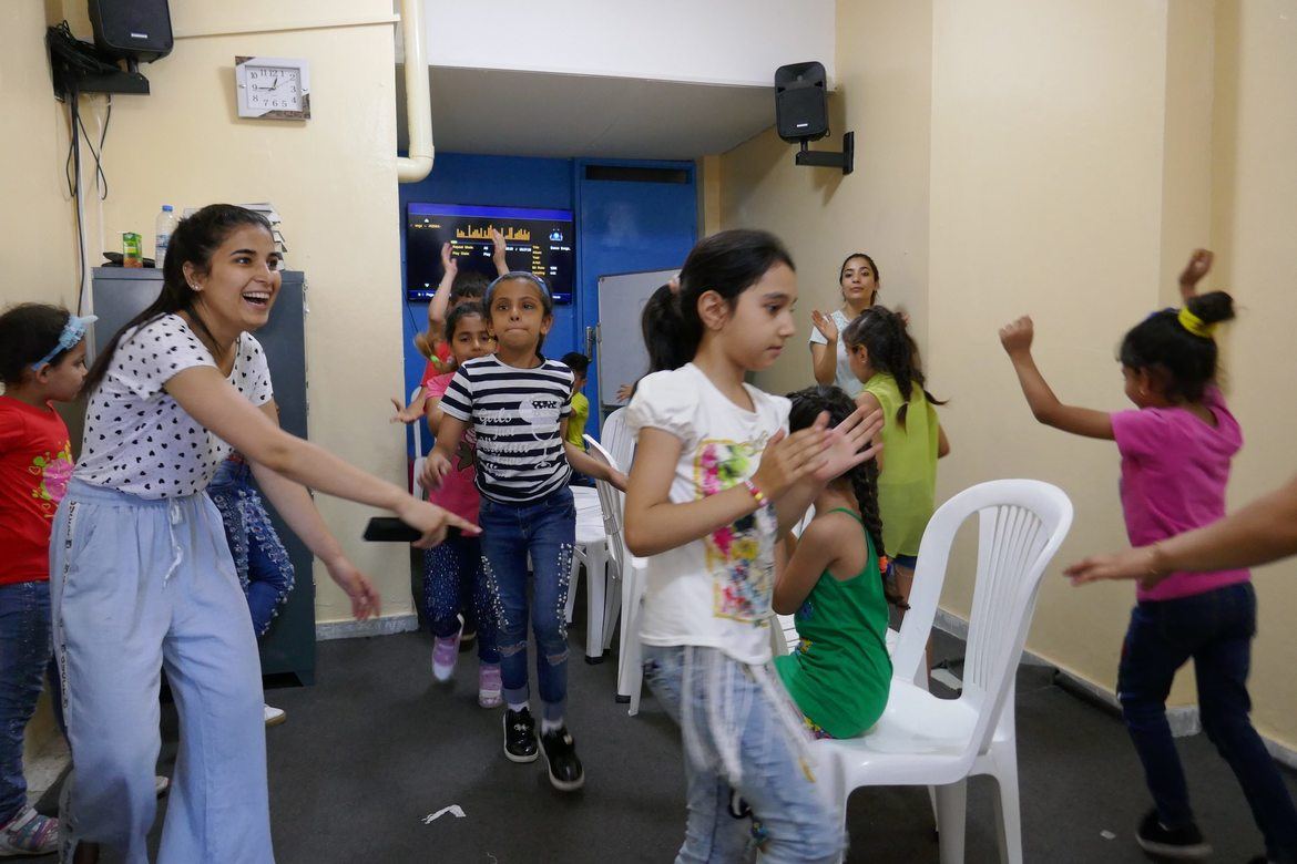 I Resurrection Church Beirut får syriske og irakiske flyktningbarn både leke og gå på skole.