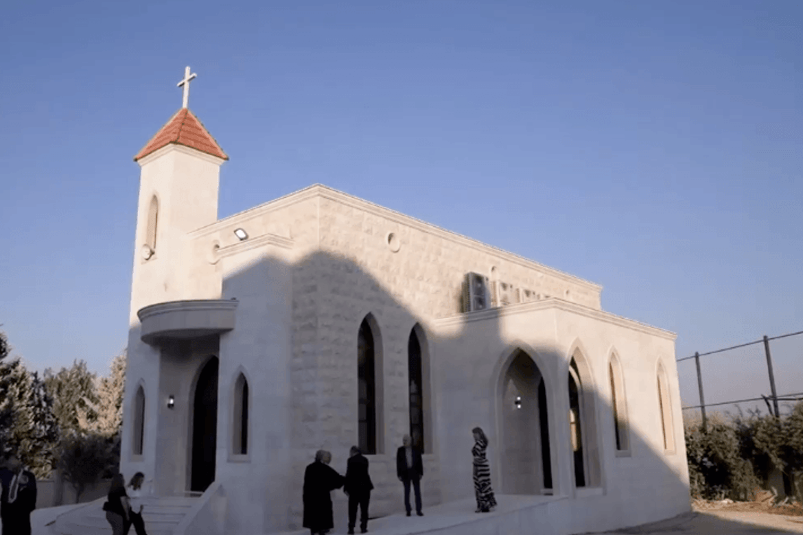 En protestantisk kirke nordøst i Syria der krigen raser mellom en tyrkisk invasjonshær og den kurdiske militsen.