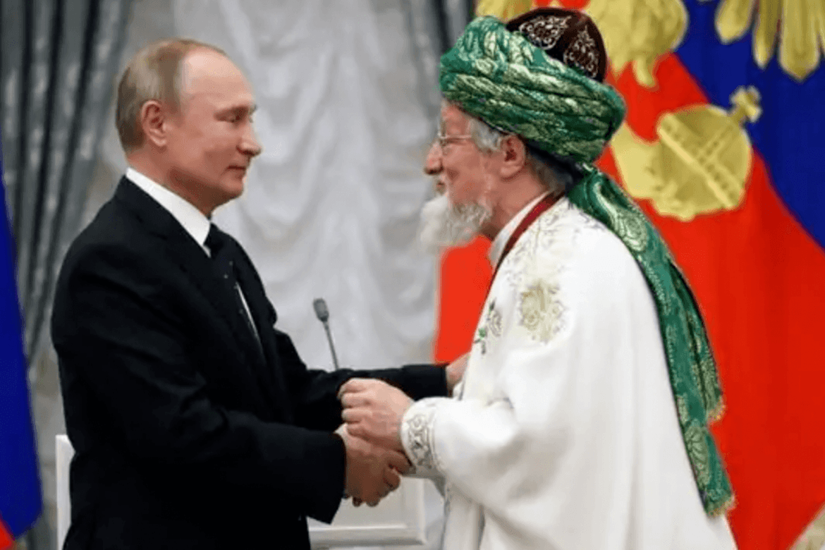 Vladimir Putin saman med den fremste muslimske leiaren i Russland, mufti Talgat Tadzhuddin.