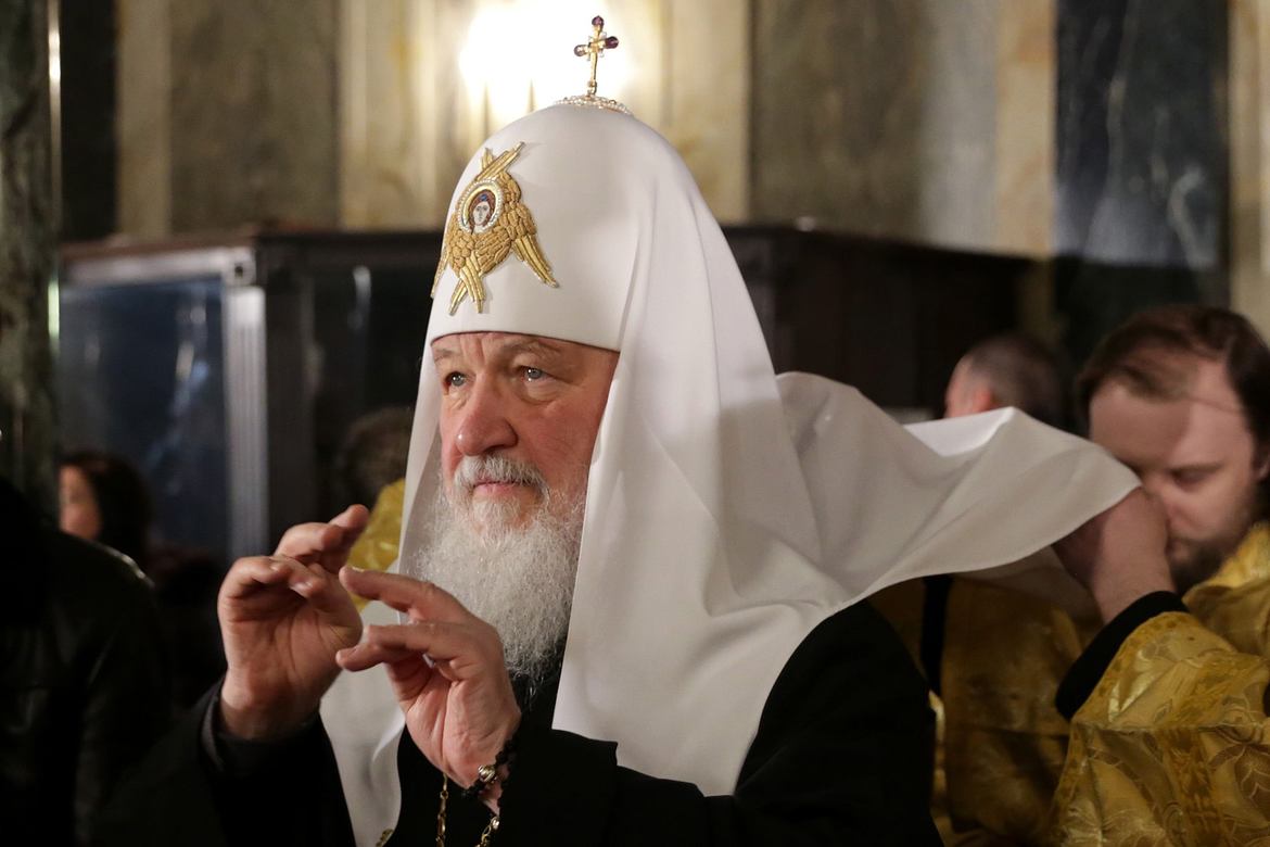 Patriark Kirill er rasande på den delen av kyrkja hans som braut ut i Ukraina. No prøver president Zelensky å forby den kyrkja som formelt ligg under Kirill.