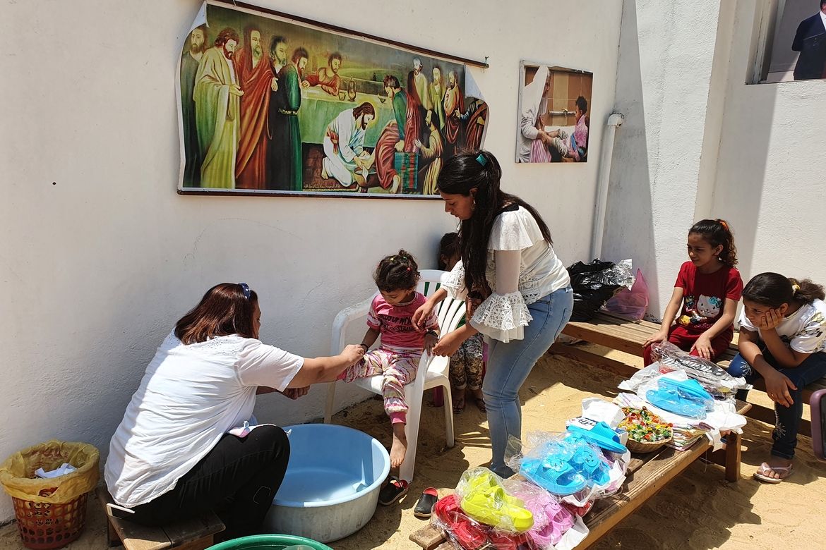 In Cairo's "garbage village", foot washing means that the children are seen and loved - and that they get an important health check.