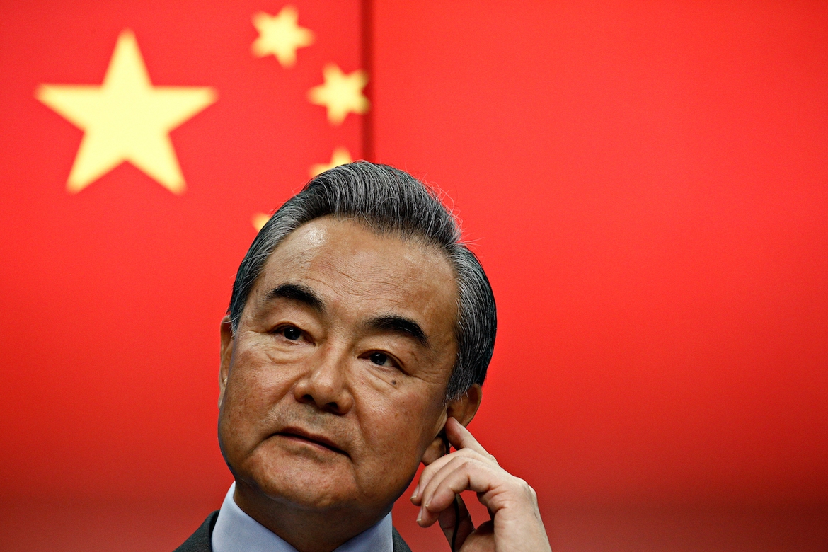 Utanriksminister Wang Yi er ein av toppmennene i Kina. Måndag kjem han til Oslo for å møta statsminister Jonas Gahr Støre og utanriksminister Espen Barth Eide.