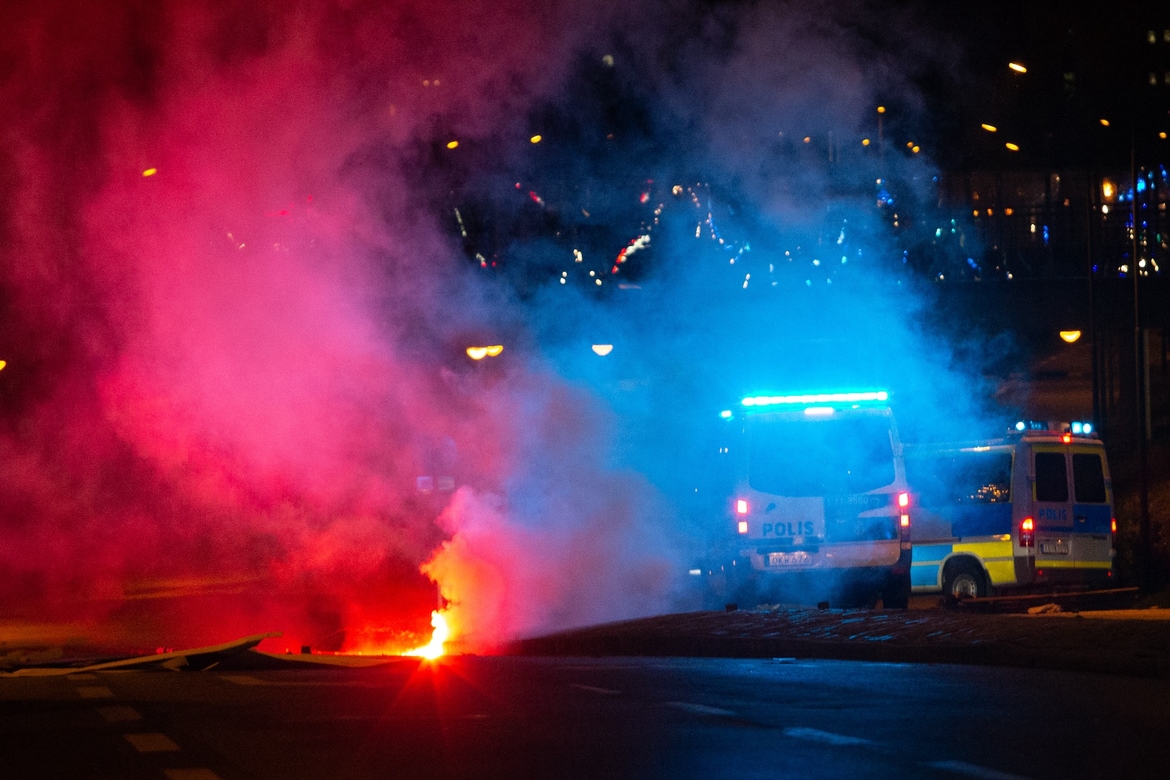 Etter at danske Rasmus Paludan hadde satt fyr på en koran, brøt det ut voldsomme opptøyer i Rosengård i Malmø i august 2020.    