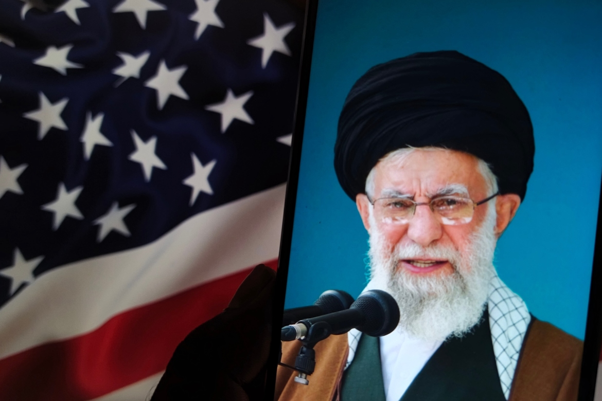 Ayatolla Khamenei ga klarsignal til Revolusjonsgarden og andre mektige tjenester til å skjerpe forfølgelsen av kristne og bahaier, sier Mansour Borji.