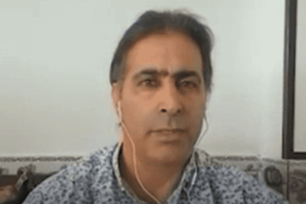 Mohammad Nikbakht ble arrestert 14. mars da store styrker raidet hjemmet hans. Foto: National Decision Council/Article18