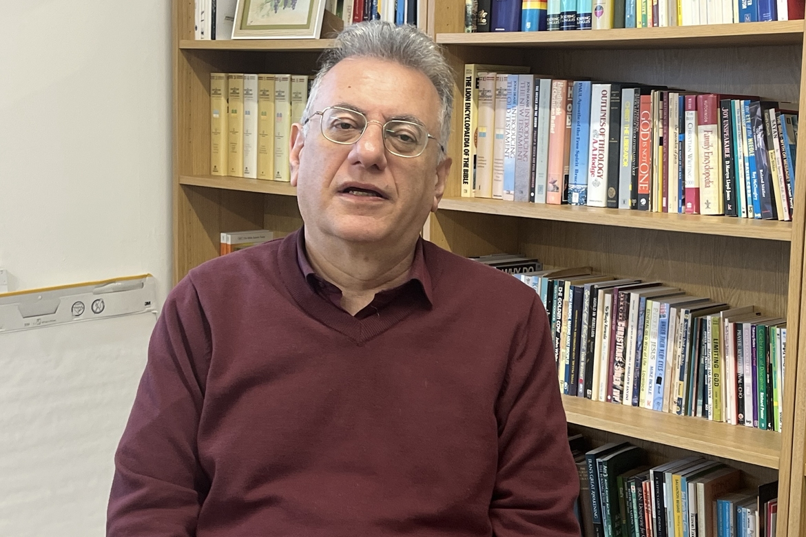 Robert Aserian er kritisk til religiøs nasjonalisme i alle utgåver. Han er sentral i Pars Theological Center.