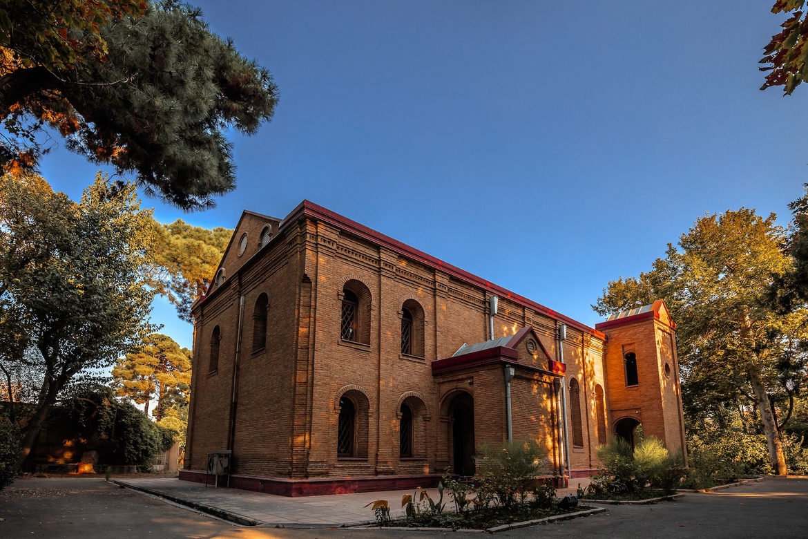 St Peters evalgeliske kirke i Teheran er i fare. Detter er den eldste protestantiske kirken i Iran, den er 150 år.