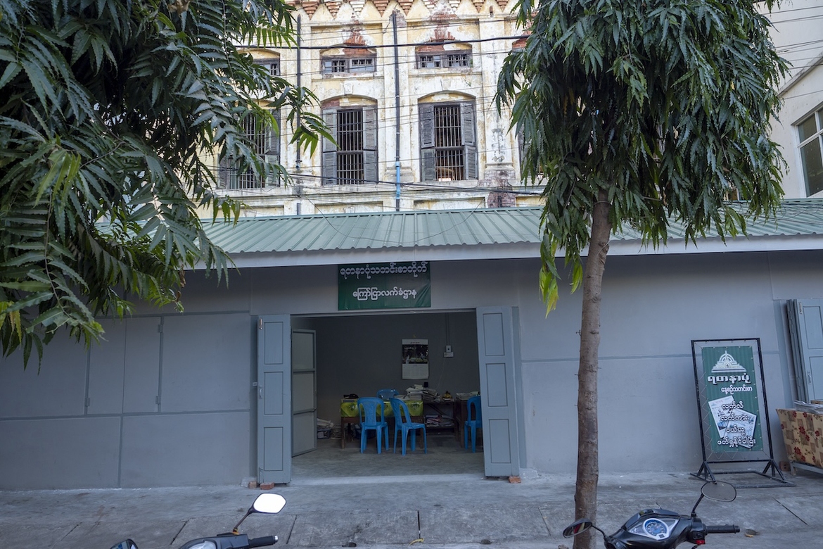 Regionen Mandalay ligger sentralt Myanmar. Dette er en del av Myanmar der burmenere er i flertall, med et buddhistisk flertall. Muslimer er under press.