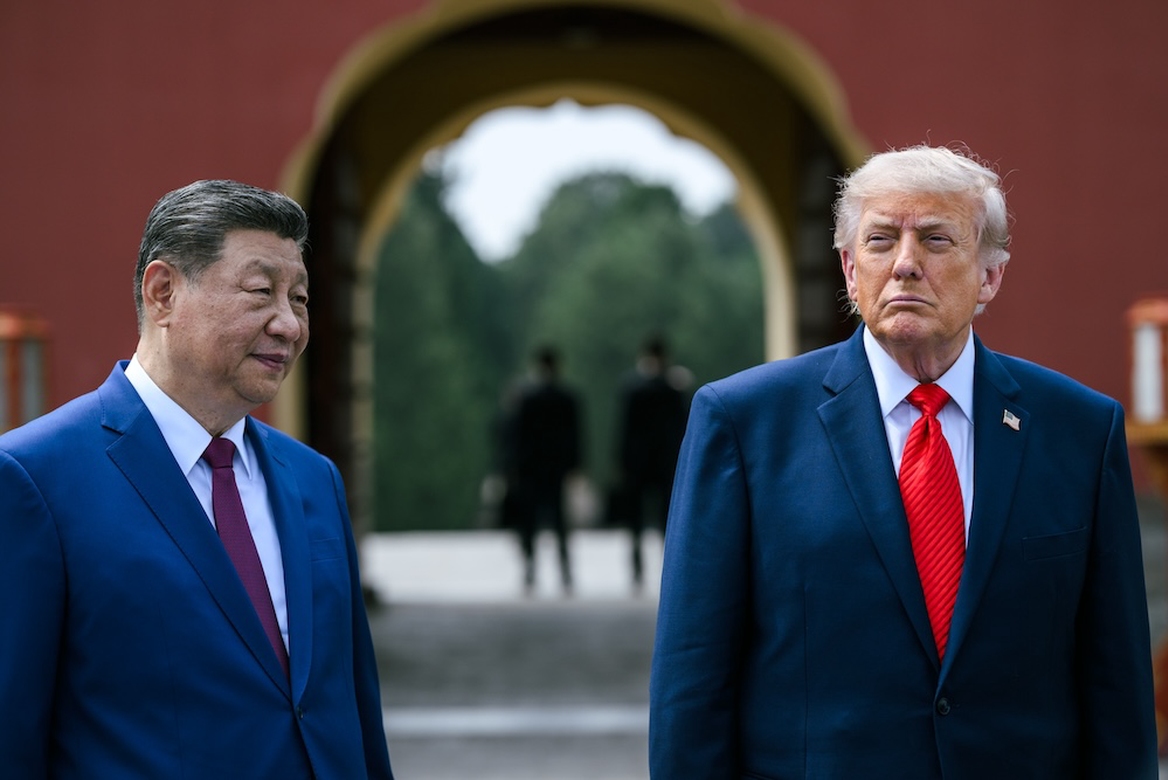 Xi Jinping tok imot Donald Trump i Kinas hovedstad Beijing 14. mai i år. Nå kommer Xi til Washington DC.