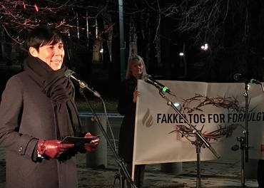 Utenriksminister Ine Marie Eriksen Søreide taler her under fakkeltoget for trosfrihet - Oslo i november 2018. Foto: Johannes Morken.