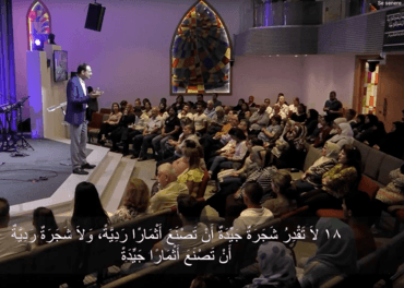 Pastor Hikmat Kashouh i Resurrection Church (RCB) tek imot mange flyktningar og blant dei menneske med muslimsk bakgrunn. 