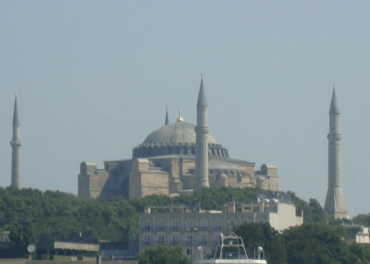 Hva heter dette ikoniske bygget i Istanbul?