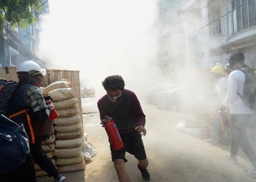 Juntaen i Myanmar slo brutalt ned på fredelige protester etter kuppet i februar 2021. Så fikk de det neste året også hjelp av Telenors kundedata.