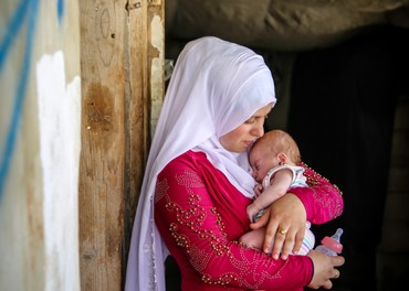 En mor og hennes barn på flukt inne i Syria, fra terror og borgerkrig.