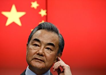 Utanriksminister Wang Yi er ein av toppmennene i Kina. Måndag kjem han til Oslo for å møta statsminister Jonas Gahr Støre og utanriksminister Espen Barth Eide.