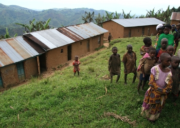 Flyktninger fra DR Kongo i en grenselandsby i Uaganda. Illustrasjonsfoto: Shutterstock