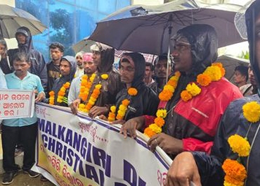 Den 2. juli deltok omtrent 7 000 mennesker i en demonstrasjon i Malkangiri for å protestere mot politiets passivitet. De krevde umiddelbare arrestasjoner. 