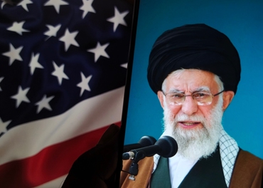 Ayatolla Khamenei ga klarsignal til Revolusjonsgarden og andre mektige tjenester til å skjerpe forfølgelsen av kristne og bahaier, sier Mansour Borji.