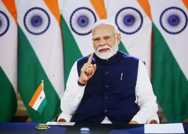 Indias statsminister Narendra Modi stilte opp i den katolske katedralen i New Delhi på juledag. Han får inntrengende appeller fra kristne ledere om å stoppe målrettede angrep på kristne mange steder i India.