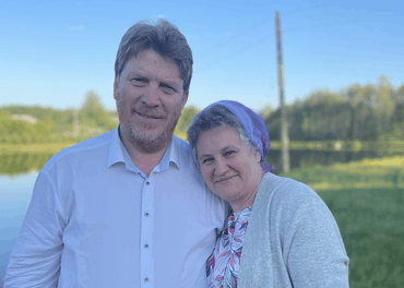 Fra arbeidskolonien melder pastor Nikolaj Romanjuk at han er ved godt mot.   Her er han sammen med sin kone Foto: Privat 