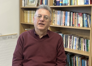 Robert Aserian er kritisk til religiøs nasjonalisme i alle utgåver. Han er sentral i Pars Theological Center.