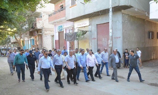 The Minya Governor, Essam el-Bedawi, visited Ezbat El-Sheikh Nageim on 15 September, accompanied by Minya’s head of security and a number of parliamentarians, and met with local Christian and Muslim leaders in an attempt to broker peace. (Foto: World Watch Monitor)