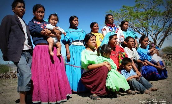 Kristne fra huichol-folket i Tuxpan de Bolaños. Foto: Cynthia Chinchia