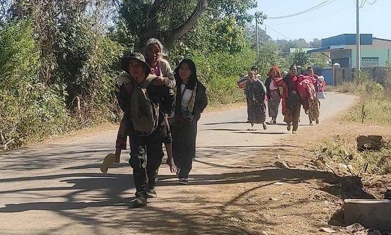 Mennesker fra karenfolket i Kayah-staten på flukt etter juntaens angrep. Foto: Stefanusalliansens venner i Myanmar