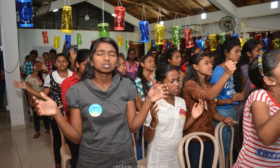 Bønn og lovsang i Sri Lanka. Bilde: NCEASL