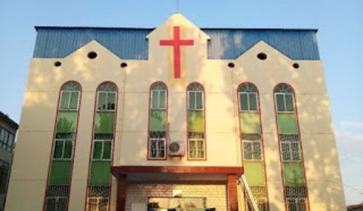 Kirke i Henan-provinsen tvunget til å heise kinesisk flagg. Foto: ChinaAid