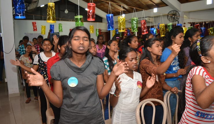 Bønn og lovsang i Sri Lanka. Bilde: NCEASL